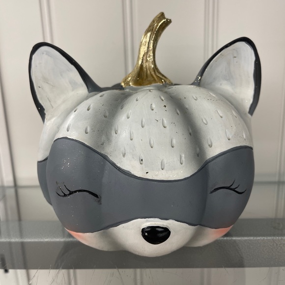 NEW FALL PUMPKIN Halloween Sleepy Raccoon Woodland Creature Resin with gold stem - Picture 2 of 4